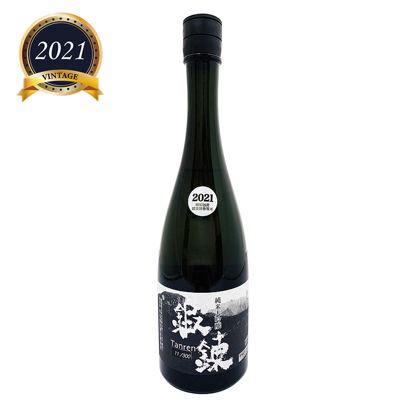 ＜送料別＞『鍛錬』2021 ビンテージ 純米大吟醸 720ml（寄付額300円）　＊新潟県根知谷産「越淡麗」一等米を100%使用した「ボディ」「余韻」「切れ」の3拍子をあわせ持つ重厚感のある、なめらかな味わいの辛口純米大吟醸です。
