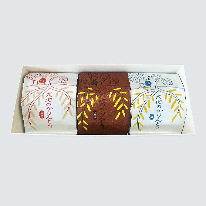 ＜送料込＞大地のおやつギフト3袋入（寄付額80円）　＊大地のかりんとう〔黒糖・塩・カカオ〕3種を専用ギフト箱にお詰めしてお届け致します。