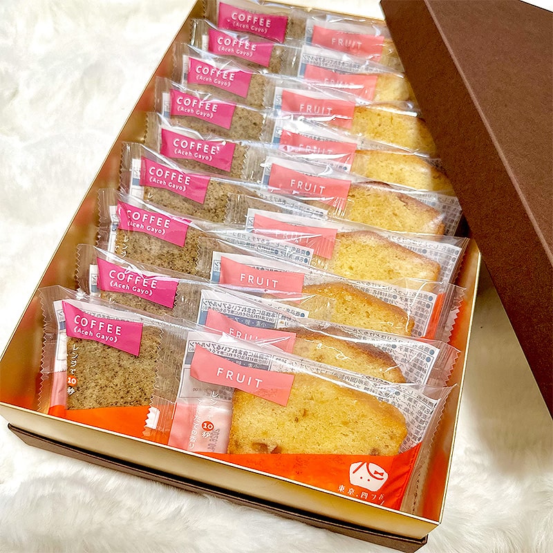 ＜送料込＞ココノパウンド ギフトBOX 18個入り（寄付額228円）　＊フルーツパウンドケーキとコーヒー2種類から18個、組み合わせ自由でギフトボックスに入れさせていただきます。